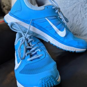 🏷️ almost new Nike shoes